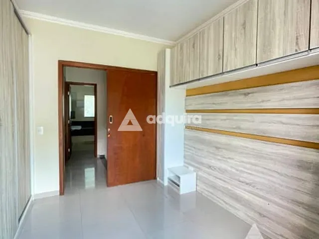 Sobrado 3 quartos e 3 banheiros, à venda, no bairro Ronda em Ponta Grossa