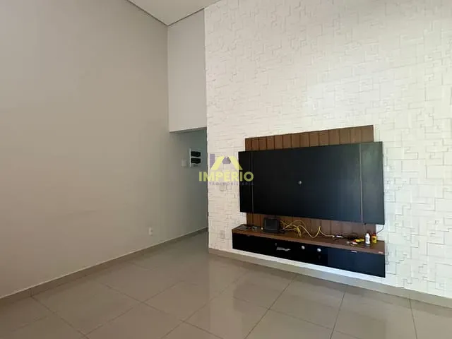 Casa com 175m² 3 quartos e 2 banheiros, para alugar, no bairro Village Moutonnée em Salto