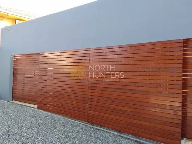 Casa com 150m² 3 quartos e 1 banheiro, à venda, no bairro Paranaguamirim em Joinville