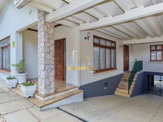 Casa com 420m² 5 quartos e 5 banheiros, à venda, no bairro Vista Alegre em Curitiba