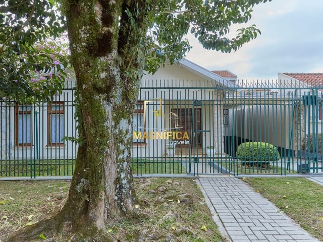 Casa com 420m² 5 quartos e 5 banheiros, à venda, no bairro Vista Alegre em Curitiba