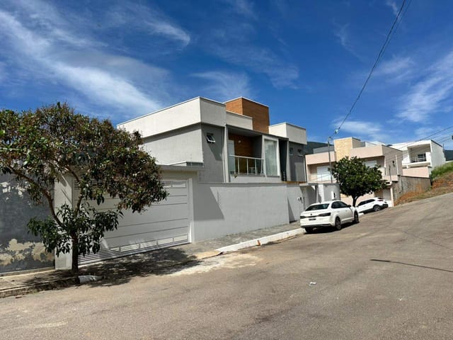 Casa 5 quartos e 4 banheiros, à venda, no bairro Portal do Parque em Extrema