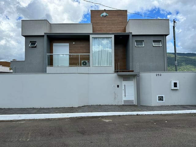 Casa 5 quartos e 4 banheiros, à venda, no bairro Portal do Parque em Extrema