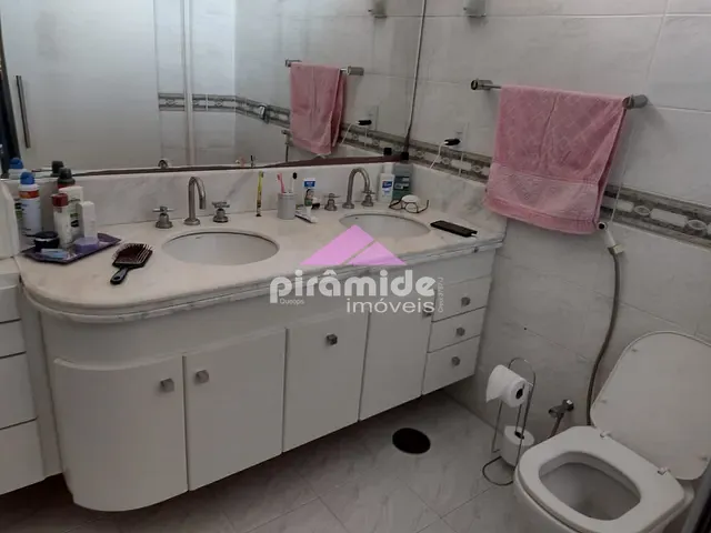 Casa 3 quartos e 4 banheiros, à venda, no bairro Jardim Esplanada em São José dos Campos