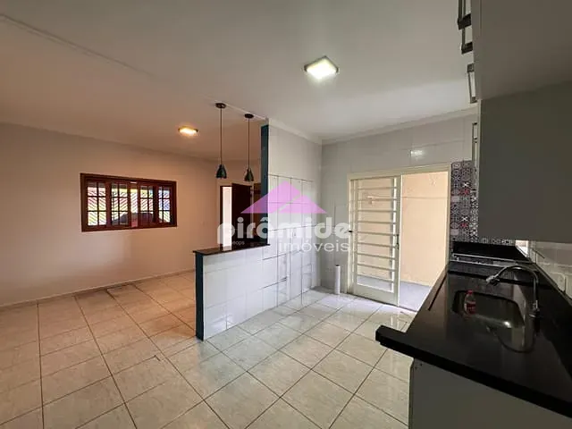 Casa com 144m² 2 quartos e 1 banheiro, à venda ou para alugar, no bairro Jardim Santa Luzia em São José dos Campos