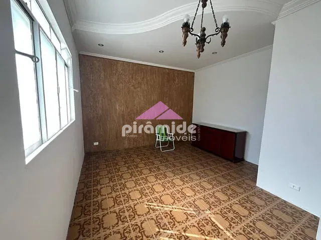 Casa com 250m² 4 quartos e 2 banheiros, à venda, no bairro Residencial União em São José dos Campos