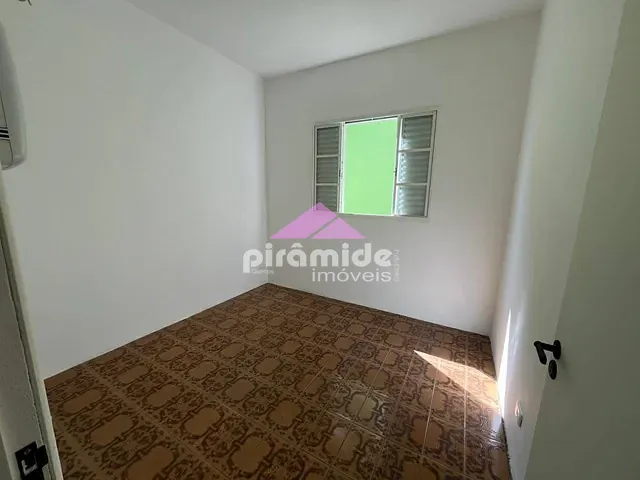 Casa com 250m² 4 quartos e 2 banheiros, à venda, no bairro Residencial União em São José dos Campos