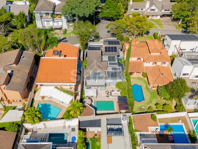 Casa com 640m² 4 quartos e 7 banheiros, à venda, no bairro Alphaville em Santana de Parnaíba
