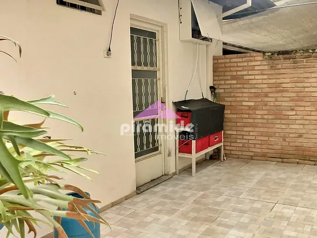Casa 4 quartos e 2 banheiros, à venda, no bairro Jardim Alvorada em São José dos Campos