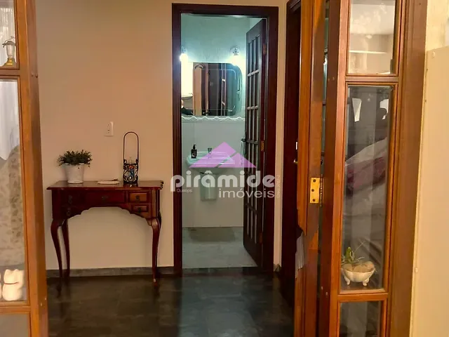 Casa 4 quartos e 2 banheiros, à venda, no bairro Jardim Alvorada em São José dos Campos
