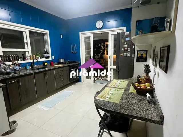Casa 3 quartos e 4 banheiros, à venda, no bairro Jardim das Indústrias em São José dos Campos