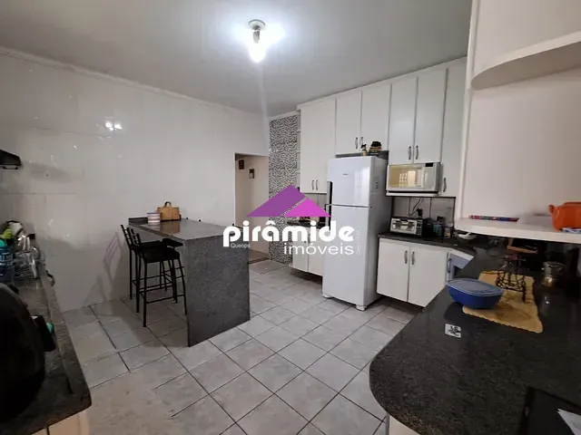 Casa 3 quartos e 3 banheiros, à venda, no bairro Jardim das Indústrias em São José dos Campos