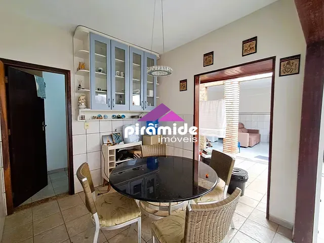 Casa 3 quartos e 3 banheiros, à venda, no bairro Jardim das Indústrias em São José dos Campos