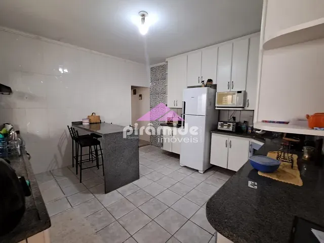 Casa 3 quartos e 3 banheiros, à venda, no bairro Jardim das Indústrias em São José dos Campos
