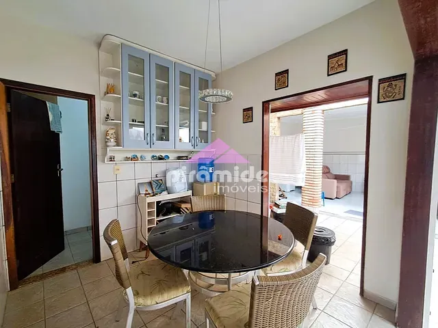 Casa 3 quartos e 3 banheiros, à venda, no bairro Jardim das Indústrias em São José dos Campos
