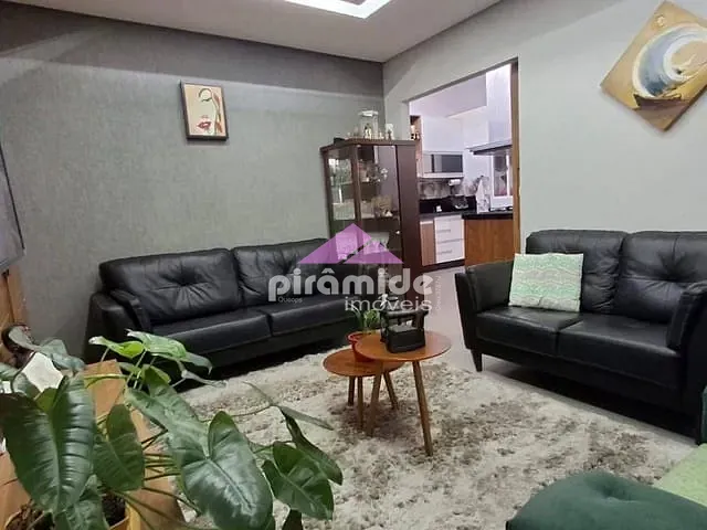 Casa 2 quartos e 2 banheiros, à venda, no bairro Eugênio de Mello em São José dos Campos