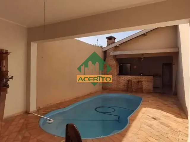Casa com 300m² 4 quartos e 3 banheiros, à venda, no bairro Dona Amélia em Araçatuba