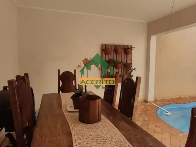 Casa com 300m² 4 quartos e 3 banheiros, à venda, no bairro Dona Amélia em Araçatuba