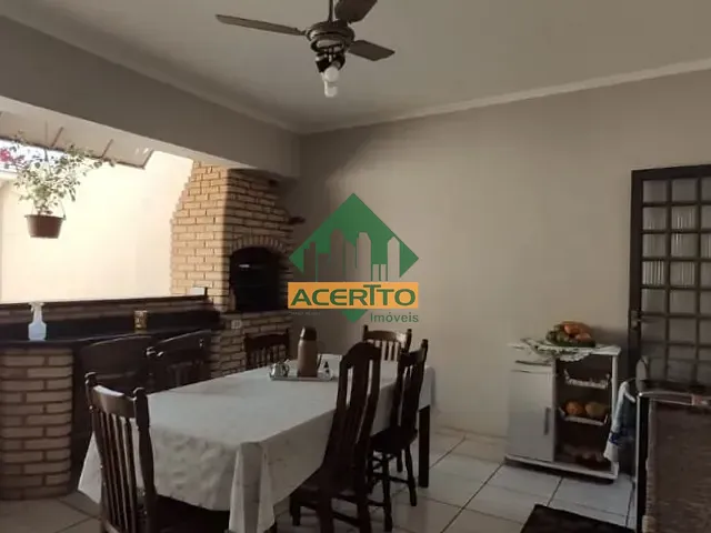 Casa com 300m² 4 quartos e 3 banheiros, à venda, no bairro Dona Amélia em Araçatuba