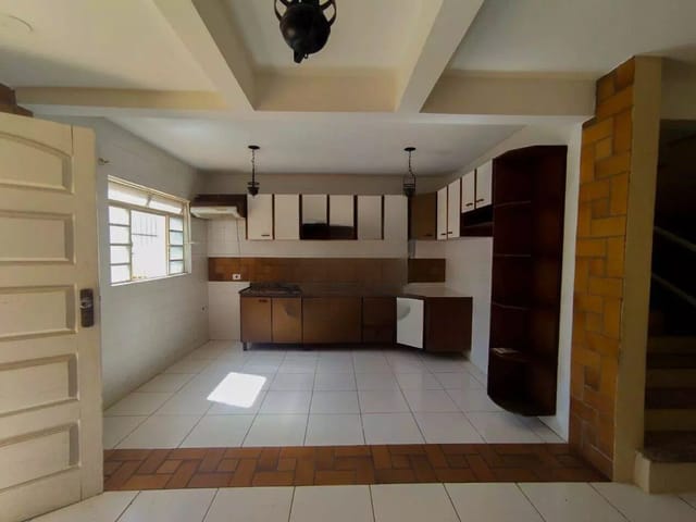 Casa com 250m² 3 quartos e 3 banheiros, à venda, no bairro Jardim Alvorada em Londrina
