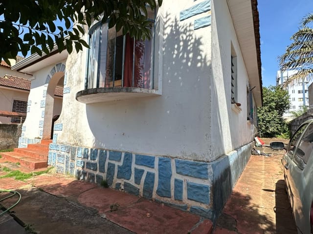 Casa com 510m² 5 quartos e 4 banheiros, para alugar, no bairro Centro em Londrina
