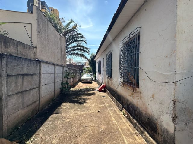 Casa com 510m² 5 quartos e 4 banheiros, para alugar, no bairro Centro em Londrina