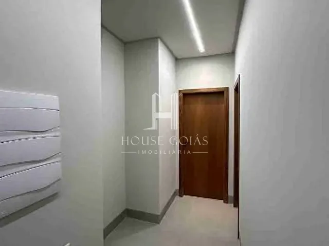 Casa com 387m² 4 quartos e 4 banheiros, à venda, no bairro Jardins Capri em Senador Canedo