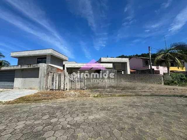 Casa 3 quartos e 3 banheiros, à venda, no bairro martim de Sá em Caraguatatuba