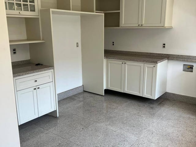 Casa com 1100m² 4 quartos e 7 banheiros, para alugar, no bairro Alphaville Residencial Um em Barueri