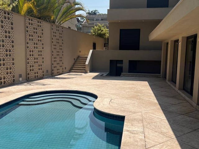Casa com 1100m² 4 quartos e 7 banheiros, para alugar, no bairro Alphaville Residencial Um em Barueri