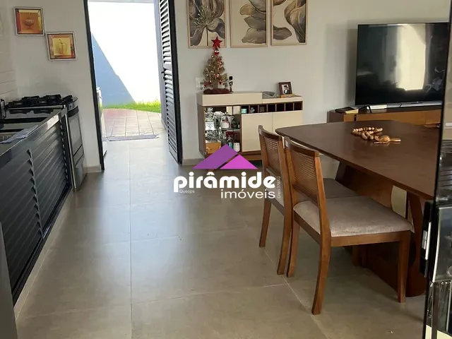 Casa com 330m² 3 quartos e 1 banheiro, à venda, no bairro Centro em Caraguatatuba