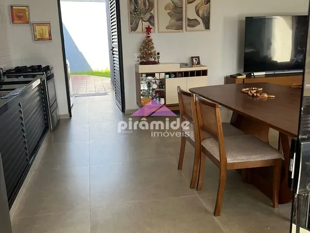 Casa com 330m² 3 quartos e 1 banheiro, à venda, no bairro Centro em Caraguatatuba