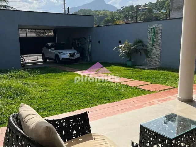 Casa com 330m² 3 quartos e 1 banheiro, à venda, no bairro Centro em Caraguatatuba