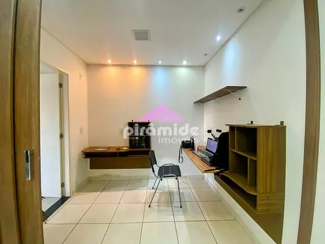 Casa 3 quartos e 2 banheiros, à venda, no bairro Eugênio de Mello em São José dos Campos