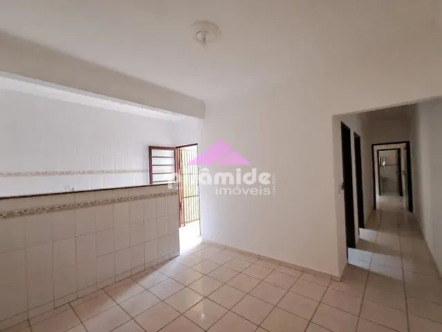 Casa 2 quartos e 2 banheiros, para alugar, no bairro Bosque dos Eucaliptos em São José dos Campos