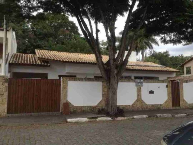 Casa com 300m² 3 quartos e 1 banheiro, à venda, no bairro Parque Califórnia em Campos dos Goytacazes