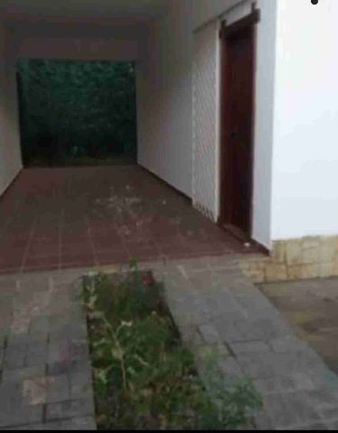 Casa com 300m² 3 quartos e 1 banheiro, à venda, no bairro Parque Califórnia em Campos dos Goytacazes