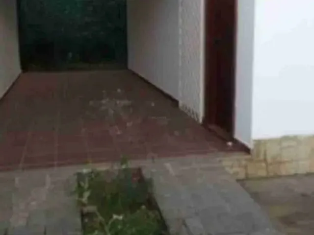 Casa com 300m² 3 quartos e 1 banheiro, à venda, no bairro Parque Califórnia em Campos dos Goytacazes