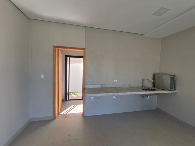 Casa 3 quartos e 4 banheiros, à venda, no bairro Jardim Montecatini em Londrina