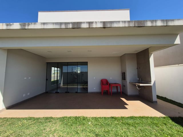 Casa 3 quartos e 4 banheiros, à venda, no bairro Jardim Montecatini em Londrina