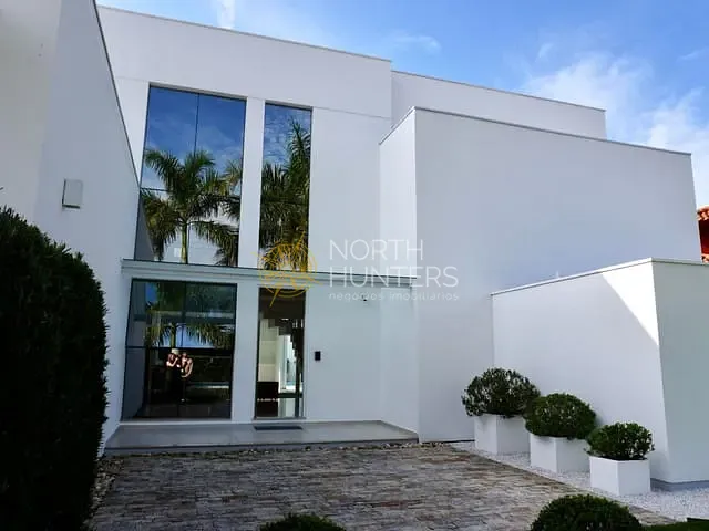 Casa com 600m² 5 quartos e 6 banheiros, à venda, no bairro Jurerê Internacional em Florianópolis