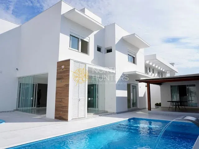 Casa com 600m² 5 quartos e 6 banheiros, à venda, no bairro Jurerê Internacional em Florianópolis