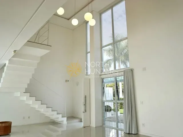 Casa com 600m² 5 quartos e 6 banheiros, à venda, no bairro Jurerê Internacional em Florianópolis