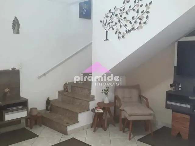 Casa com 10m² 2 quartos e 2 banheiros, à venda, no bairro Jardim Califórnia em Jacareí