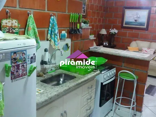 Casa 1 quarto e 1 banheiro, à venda, no bairro Martim de Sá em Caraguatatuba