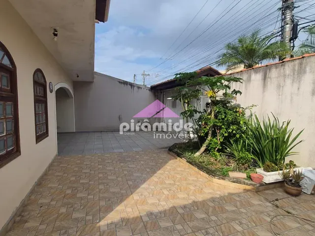 Casa 3 quartos e 4 banheiros, à venda, no bairro Jardim das Indústrias em São José dos Campos
