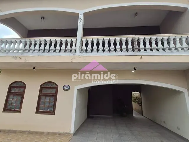 Casa 3 quartos e 4 banheiros, à venda, no bairro Jardim das Indústrias em São José dos Campos