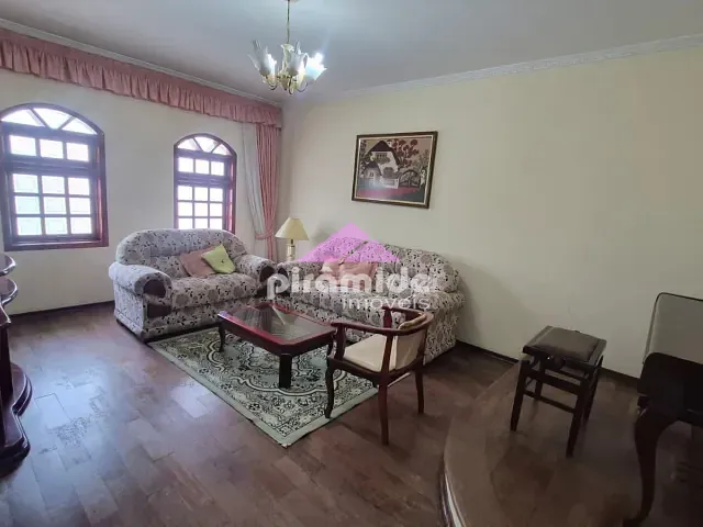 Casa 3 quartos e 4 banheiros, à venda, no bairro Jardim das Indústrias em São José dos Campos