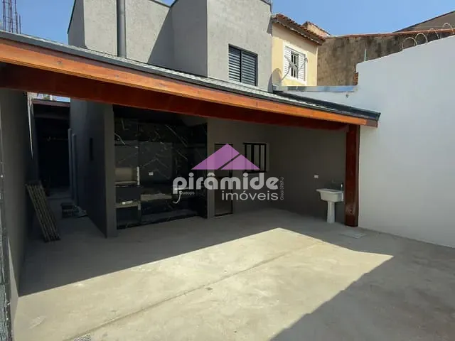 Sobrado 2 quartos e 2 banheiros, à venda, no bairro Conjunto Habitacional São José dos Campos A em São José dos Campos