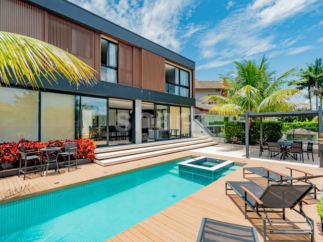 Casa com 560m² 4 quartos e 7 banheiros, à venda ou para alugar, no bairro Alphaville em Santana de Parnaíba